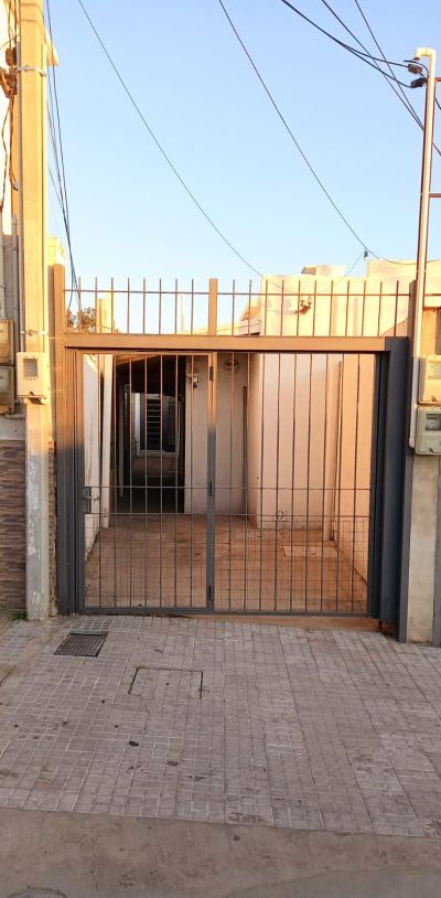 Casa en Venta,  Alquiler en zona terminal, Mercedes, Soriano