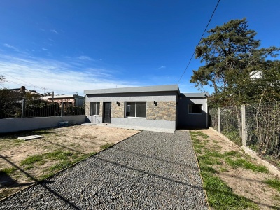 Casa en Venta en El Bosque, Ciudad de la Costa, Canelones