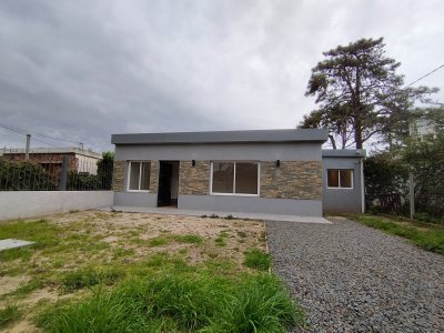 Casa en Venta en El Bosque, Ciudad de la Costa, Canelones