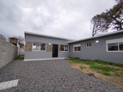 Casa en Venta en El Bosque, Ciudad de la Costa, Canelones