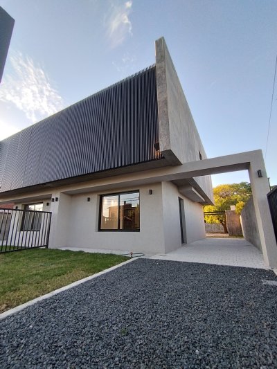 Casa en Venta en Barra de Carrasco, Ciudad de la Costa, Canelones