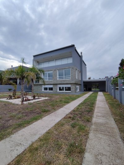 Casa en Venta,  Alquiler en San José de Carrasco, Ciudad de la Costa, Canelones